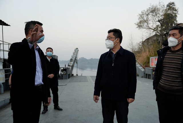 微洪江丨贺遵庆在洪江市督导安全生产时强调:把制度严在日常 把教育抓