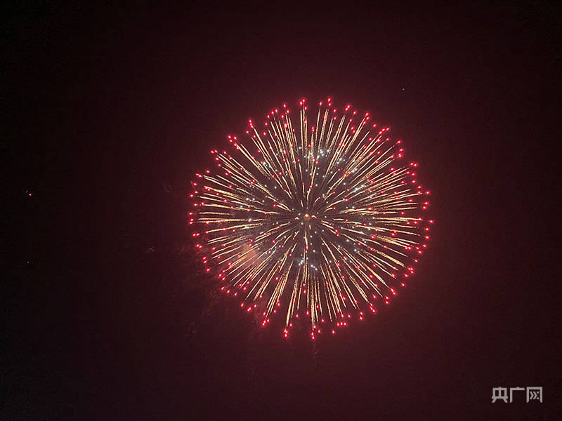 震撼!璀璨焰火秀点亮上栗夜空