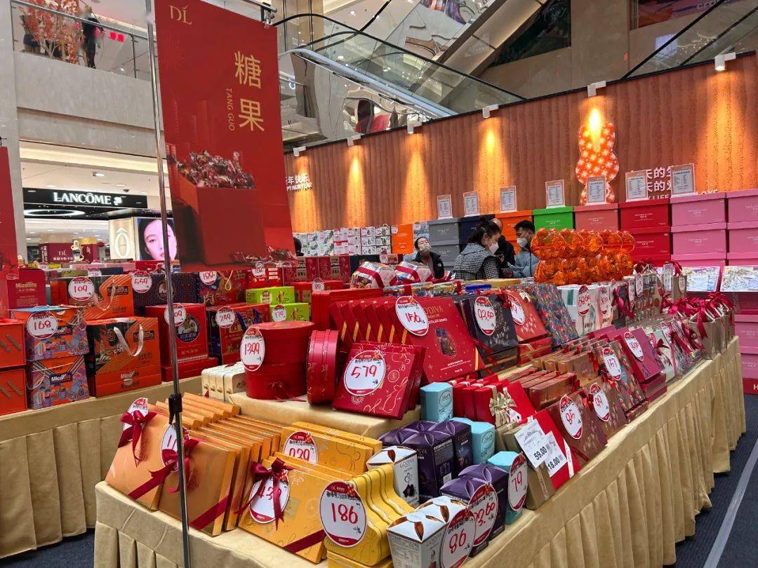 陈列赏析丨胖东来兔年春节陈列及商品选品分享!_礼盒_伊利舒_大礼包