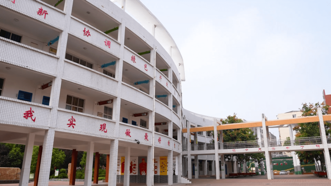 完成新改扩建中小学12所，新增学位6060个_义务教育_五头镇_初中