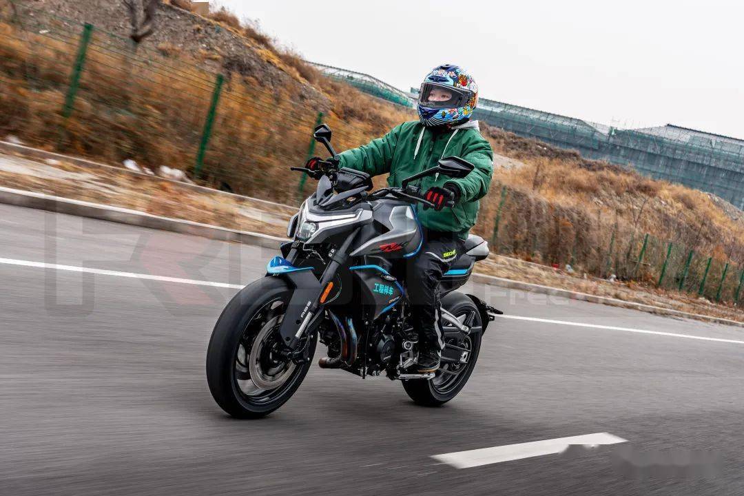 春风整了个大活儿,抢先试驾800nk工程样车丨把玩_搜狐汽车_搜狐网