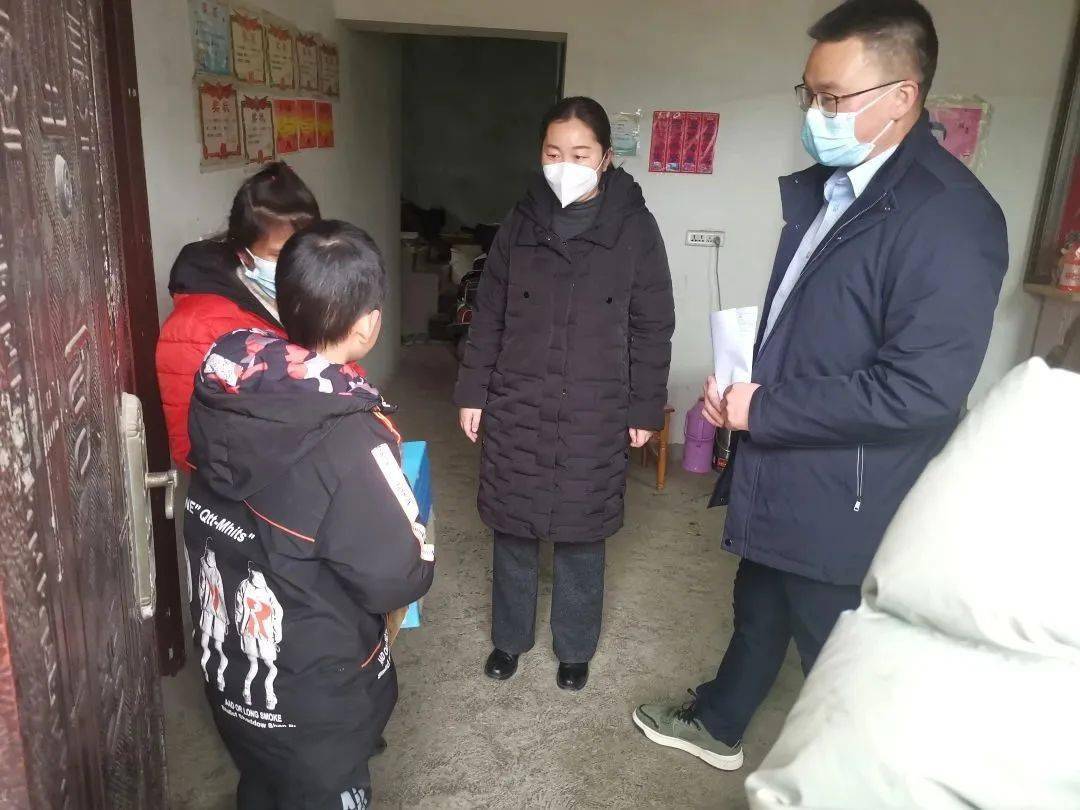 1月5日,团市委副书记陈志明一行,到孝南区三汊镇,西河镇,肖港镇,孝昌