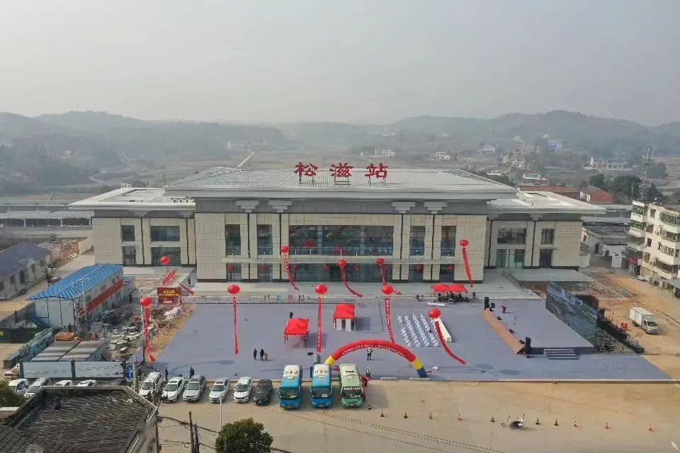 1月10日,在春运前刚刚改造建成的松滋火车站看到,崭新的站房