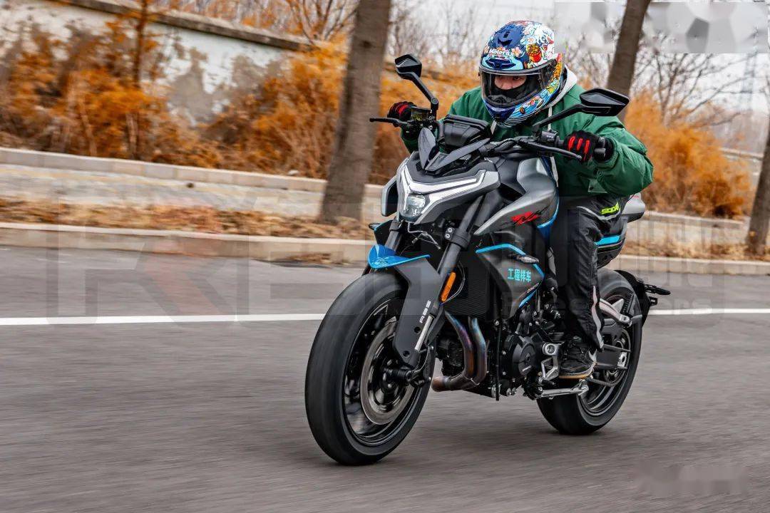 春风整了个大活儿,抢先试驾800nk工程样车丨把玩_搜狐汽车_搜狐网