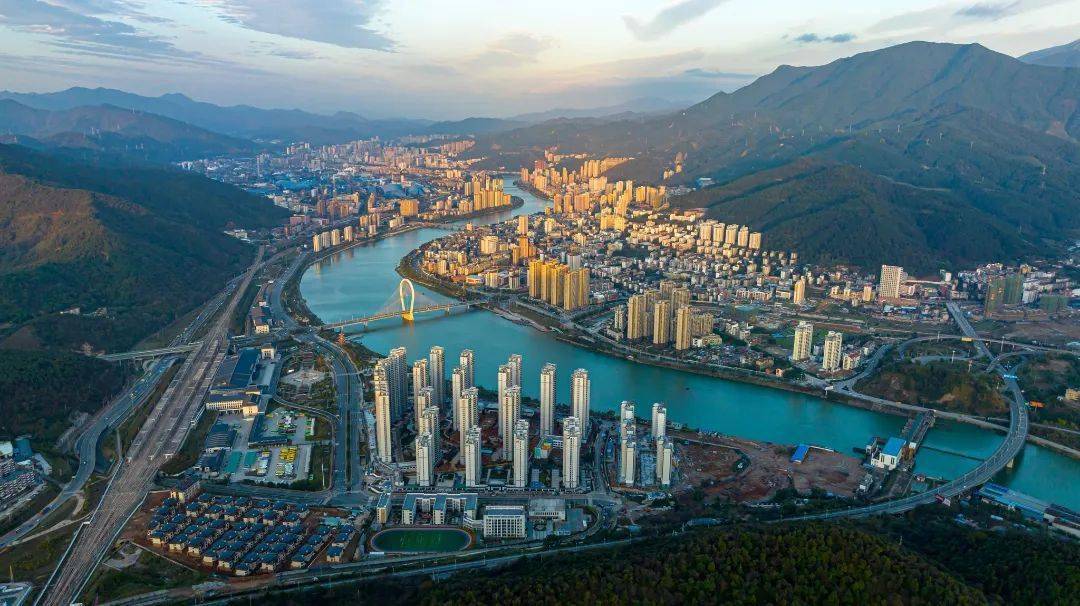 摄《康养生态圈 湿地公园如意湖》沙县陈光铨 摄《福宁桥夜色》宁化施