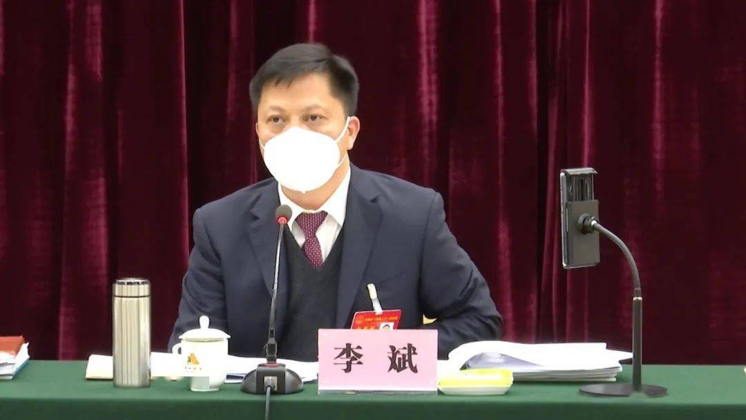 李斌说,省委省政府在多重压力下审时度势,科学应对,出台了一系列推动