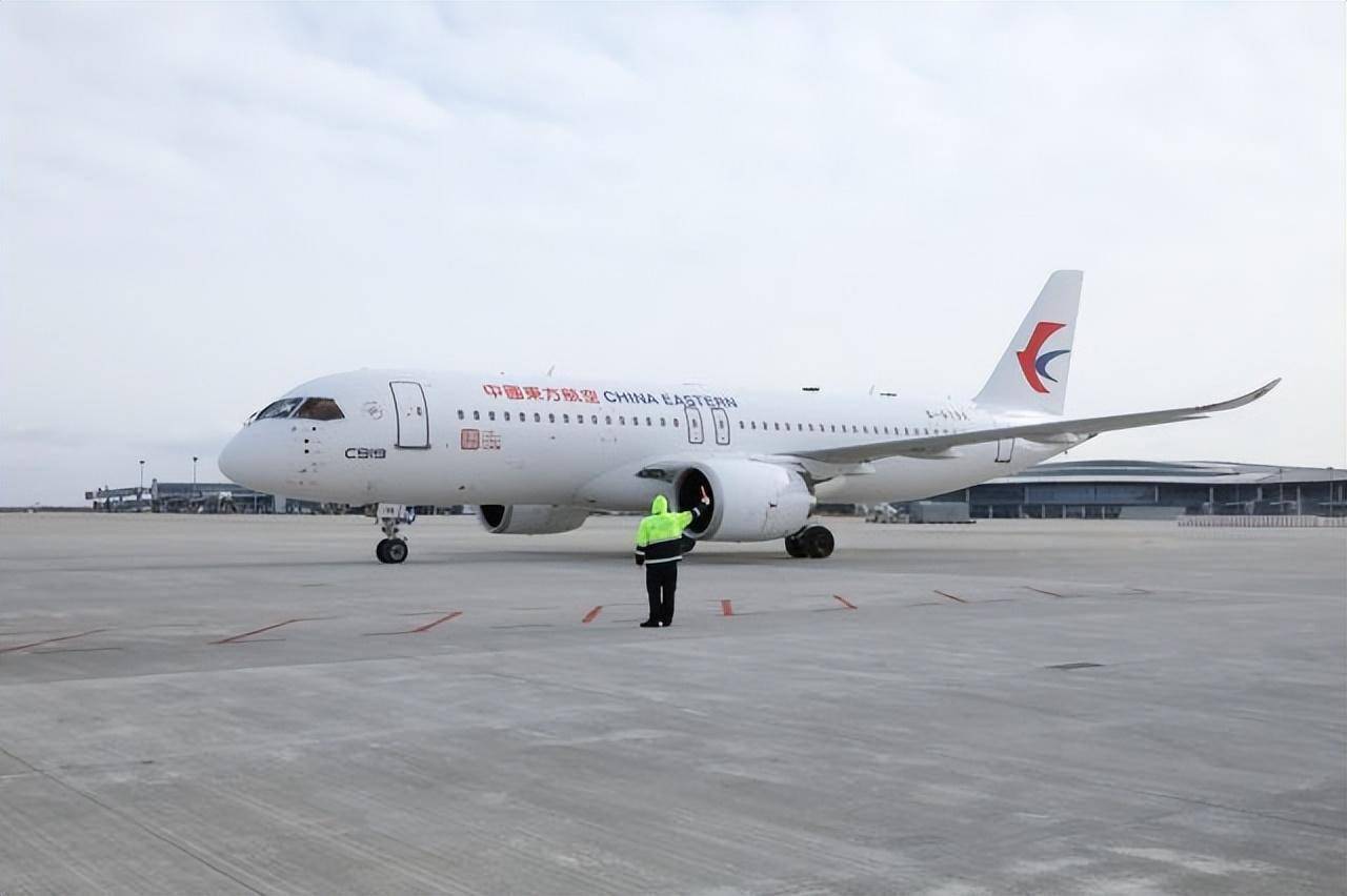 全球首架c919抵达青岛,预计今年春投入商运_飞机_飞行_东航