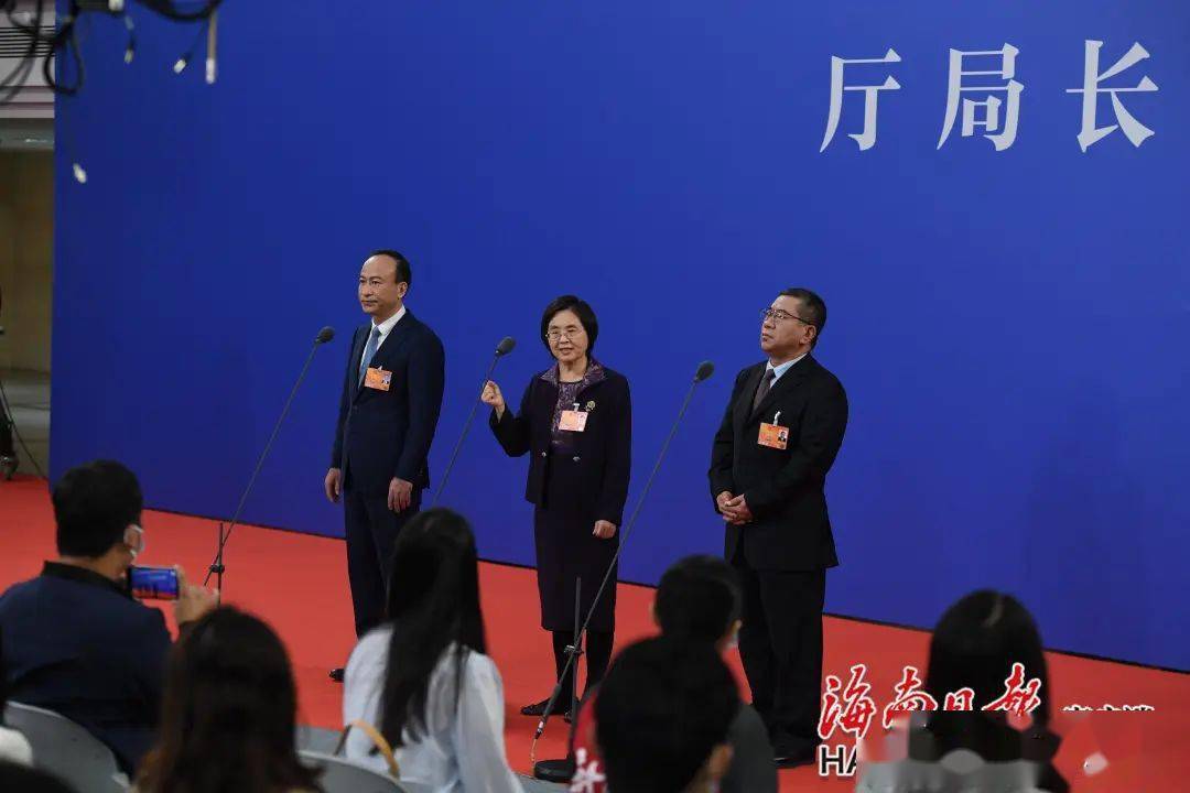 8位厅局长亮相海南两会"厅局长通道,海报 组图直击