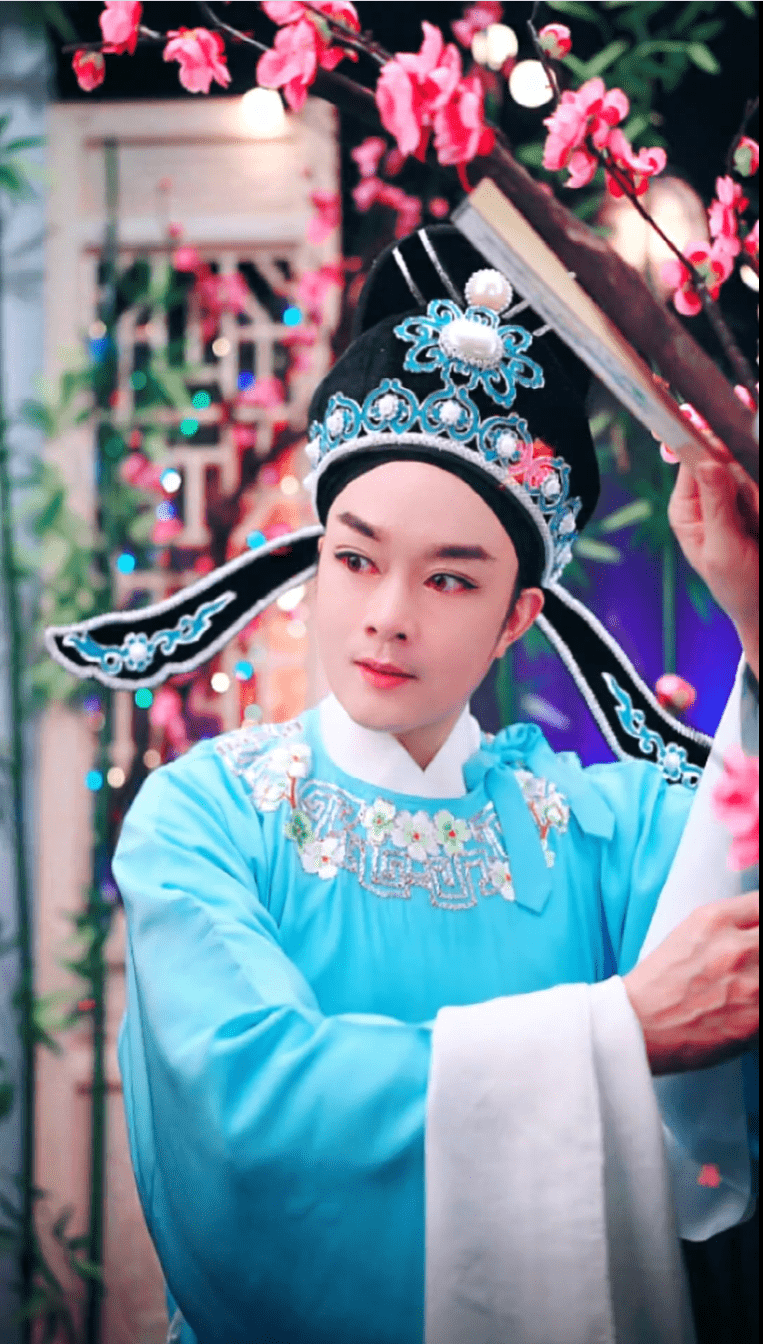 拒绝百万家业,他唱红了越剧_范邵平_演出_生活