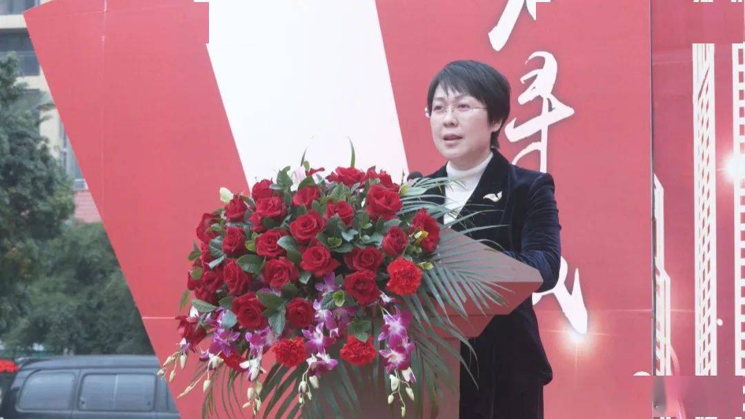 卢灵姬在开幕式上致辞.
