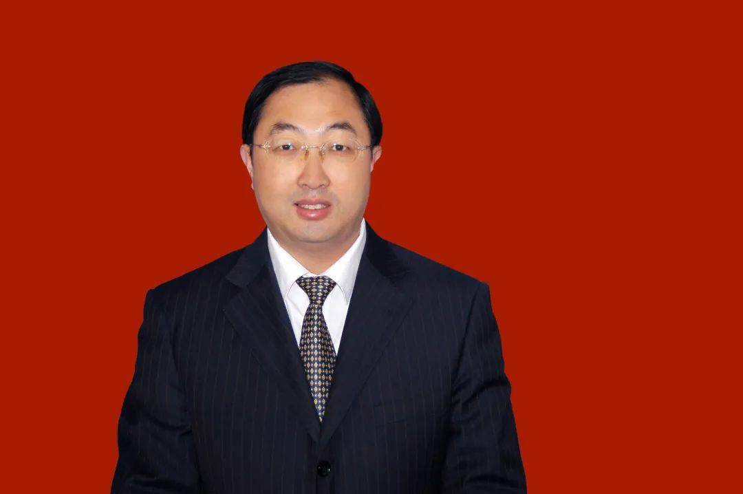 王健王健,中国作家协会会员,中国收藏家协会会员,中国博物馆学会会员