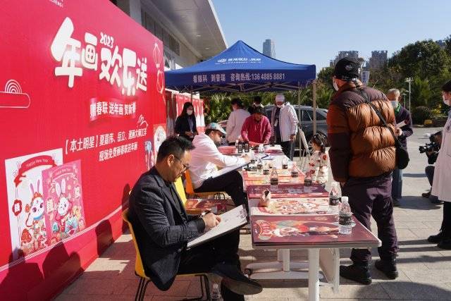 领年画、写对联、画肖像，那场“年画欢乐送”仪式感满满！