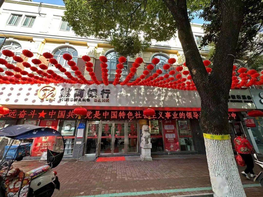 湾沚区人大常委会主任杨文玲一行深入窗口单位调研2023年春节氛围营造