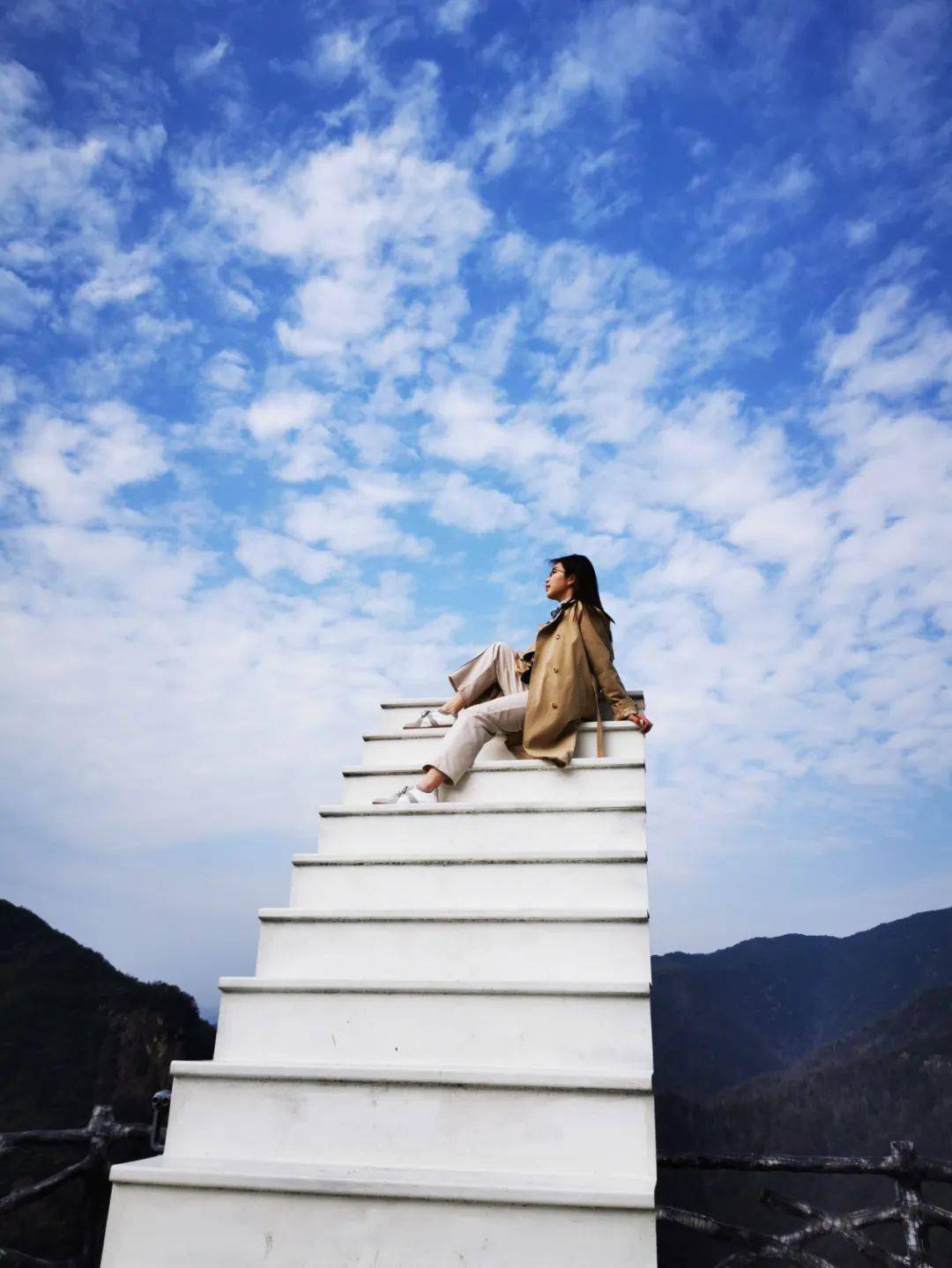 峡谷作伴美丽定格这一刻■■■■■10趣玩点:无边相框以玻璃桥为