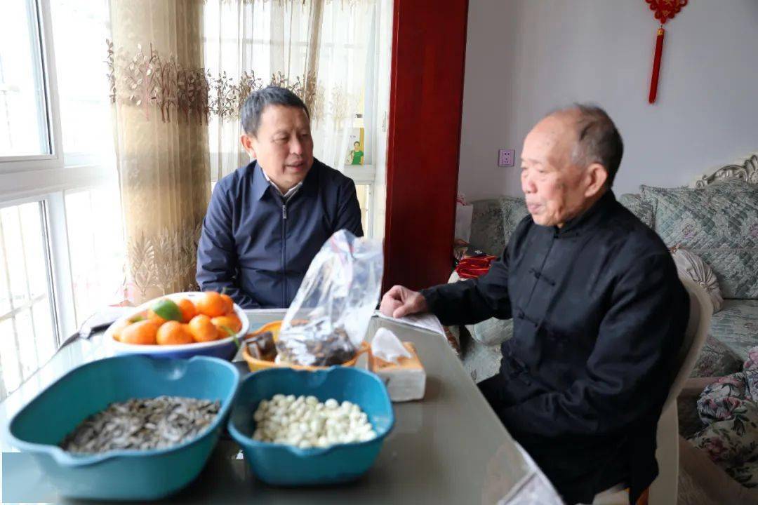 松桃四家班子在松领导集中走访慰问驻松部队及离退休老干部_发展_支持