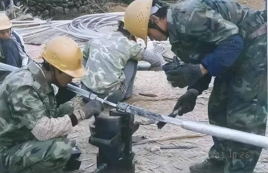 连接高压电线"大拿",12分钟接1根_导线_自动化_施工人员