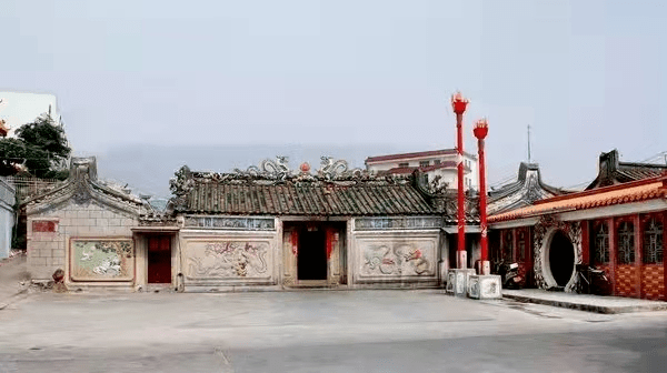 改革开放后,该古庙被市,区,镇列为重点文物保护单位,胪岗社区成立公益