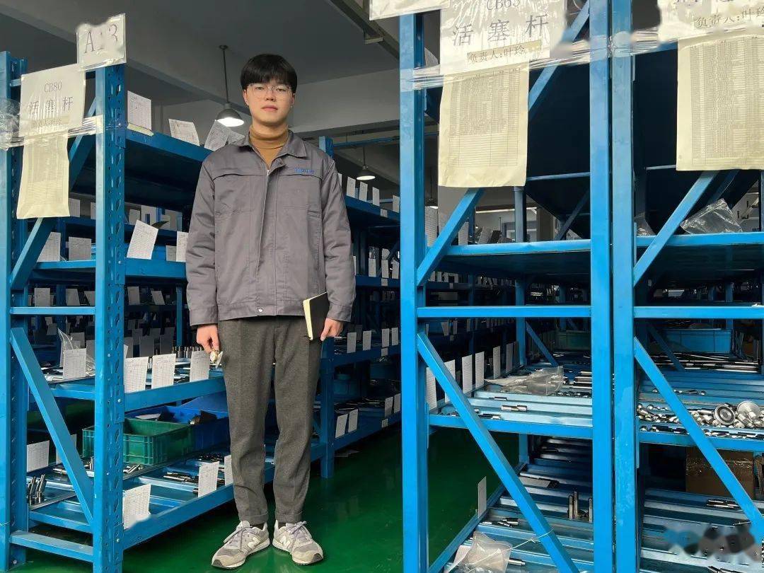 机械设备厂工作服(包装机械设备多少钱一台)