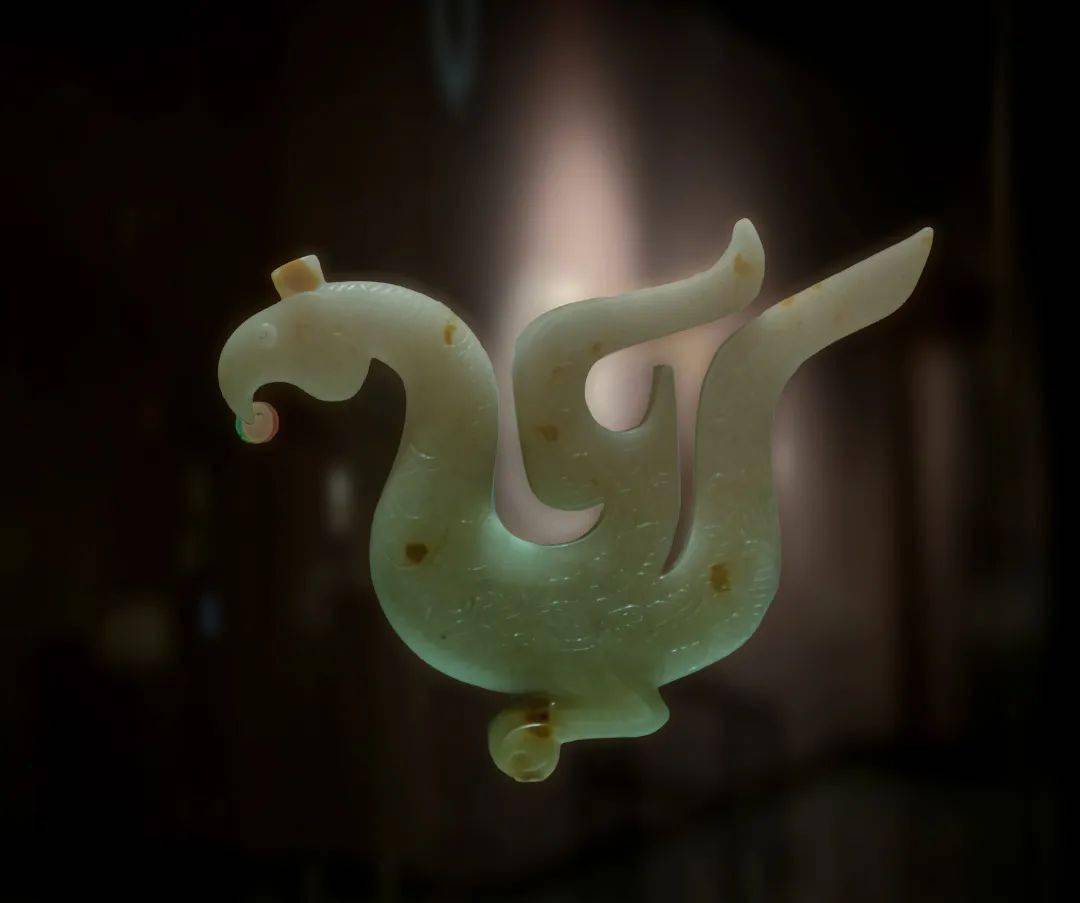 根据墓葬的等级规模和随葬器物,特别是五璜五环的发现,鸿山越国贵族墓