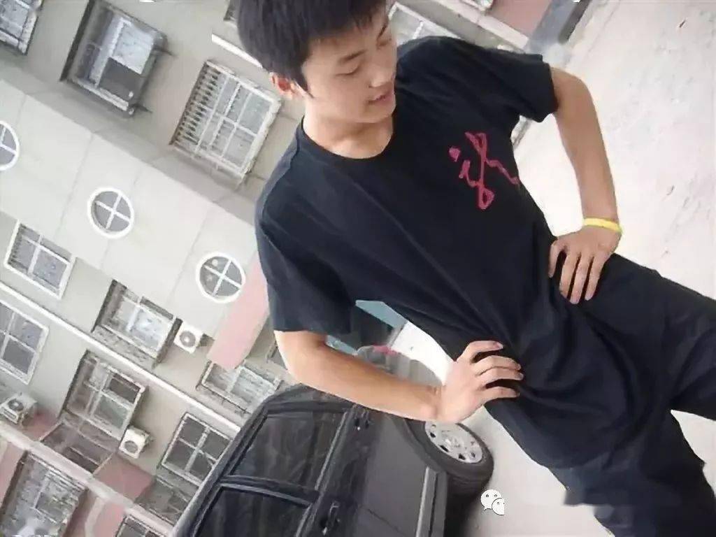 男生刀刻般的腹肌,让人看了就想要!_健身_好身材_挑战