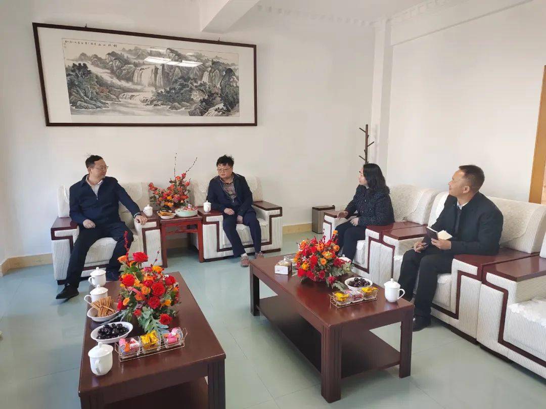 县长马志翔新春走访乡镇商会和非公经济人士_企业_的发展_弥渡