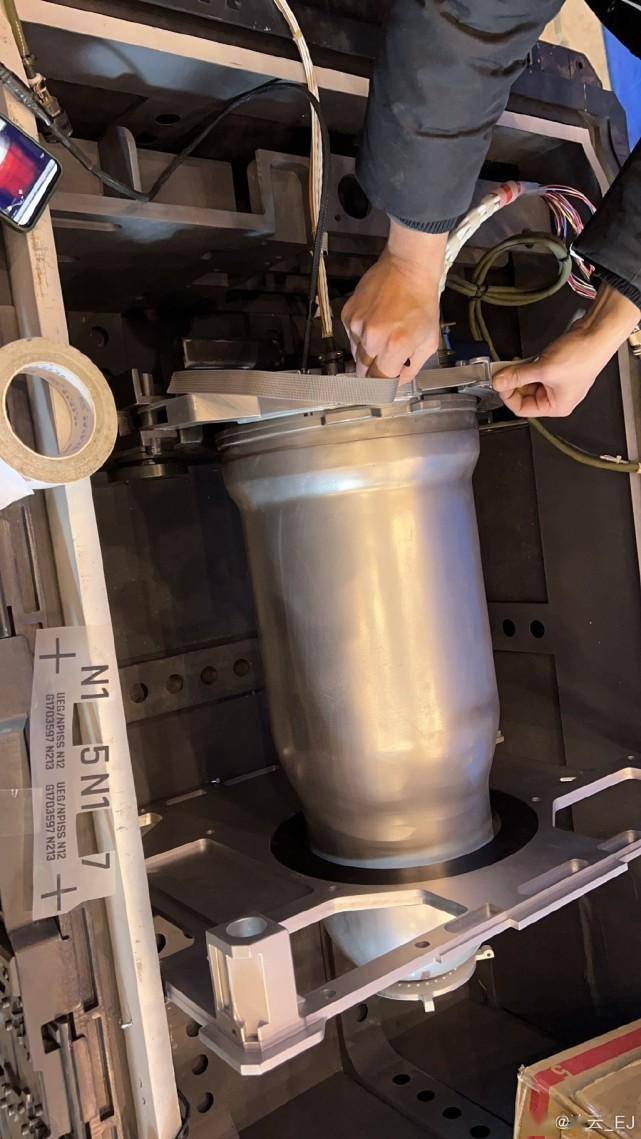 《流浪地球2》33个国家交出核弹炸月球,都有哪些?_起爆_图片_核武器