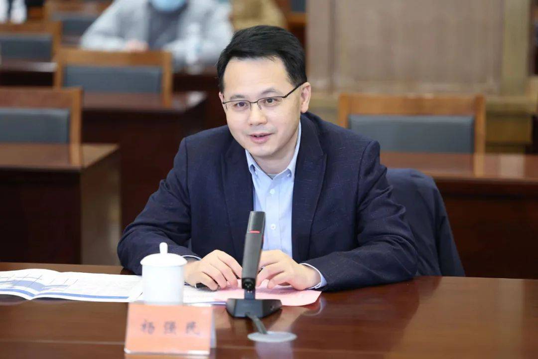 洪湖鹏与省金控公司董事长杨强民一行座谈交流