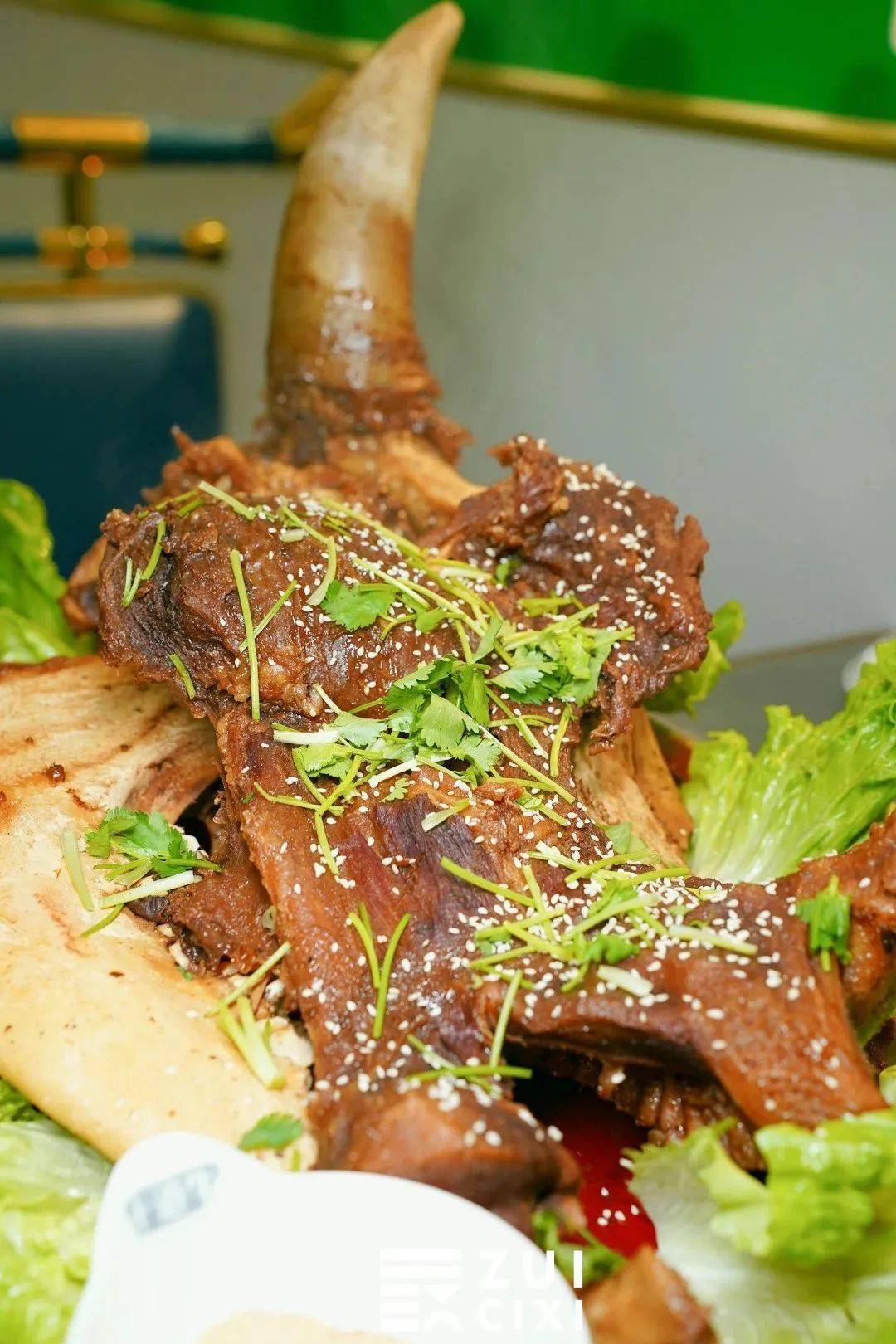 一份牛头宴可以满足8-10个人,超适合一大群人一起大朵快颐.