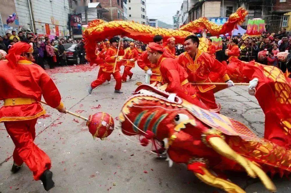 走古事,賞花燈,舞炮龍……春節期間龍巖各縣市區的民俗活動可謂是熱鬧