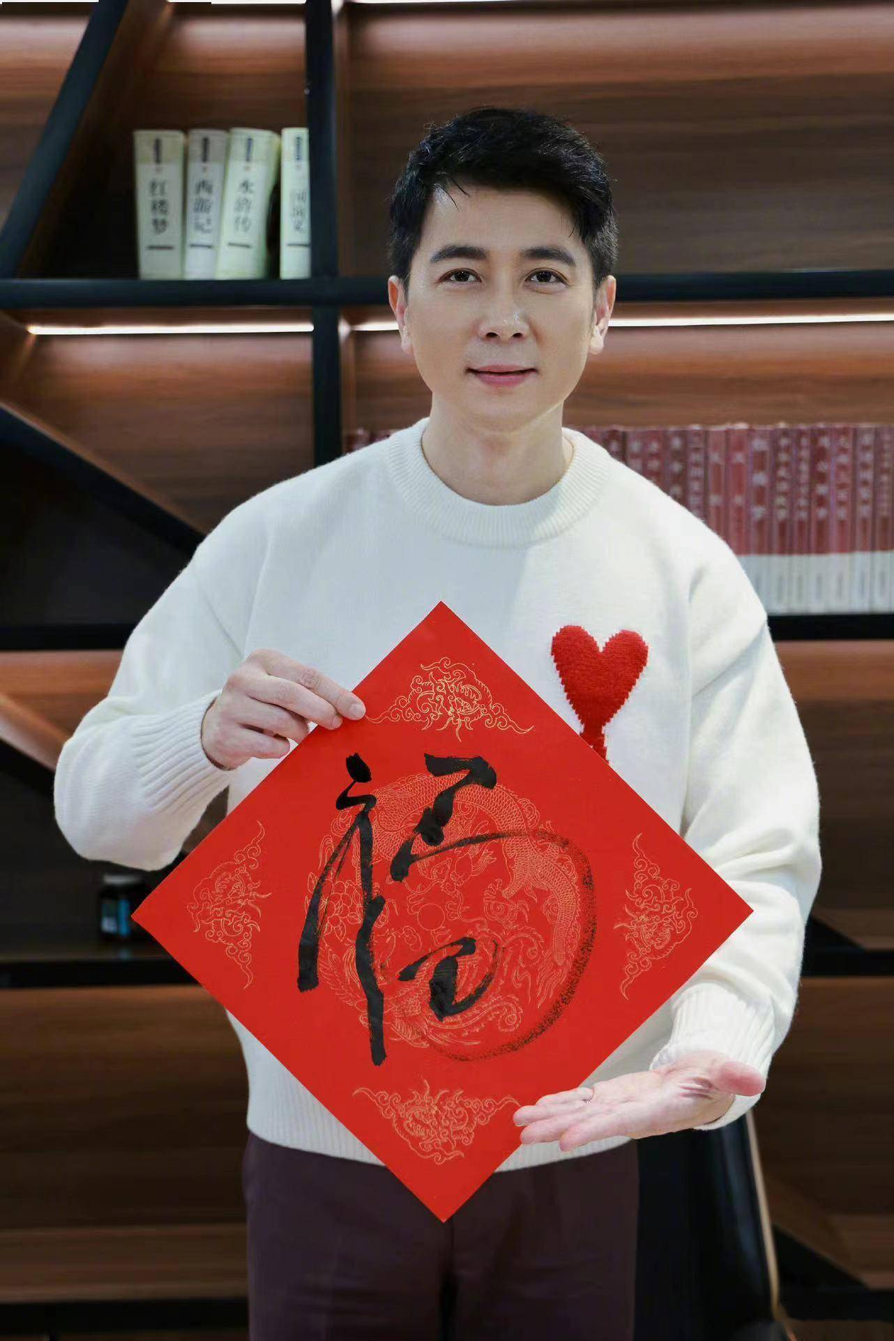 上海男星保剑锋为老婆甜蜜庆生!