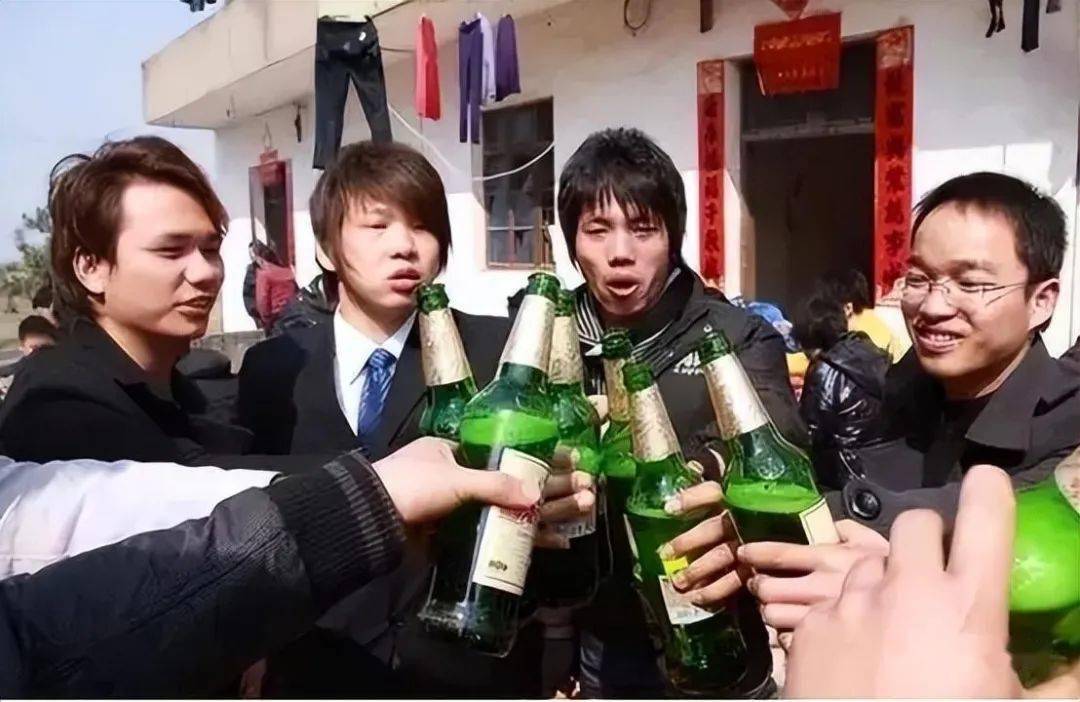 农村假富人越来越多,春节期间最为常见,这些炫富方式你见过吗?