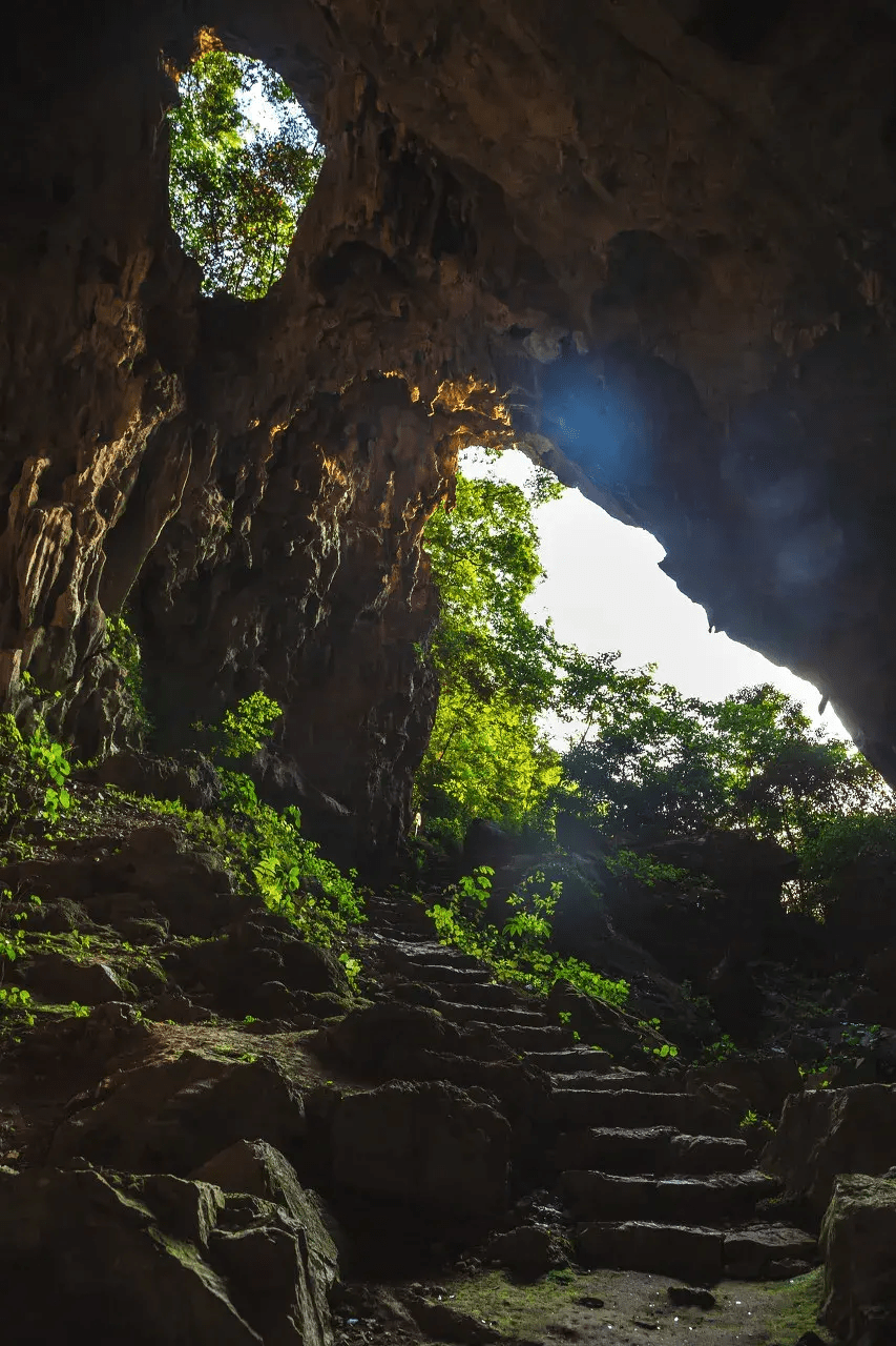 拾海月如果你没到毕节,你可能不会知道,巧夺天工的黔西-水西洞,钟乳石