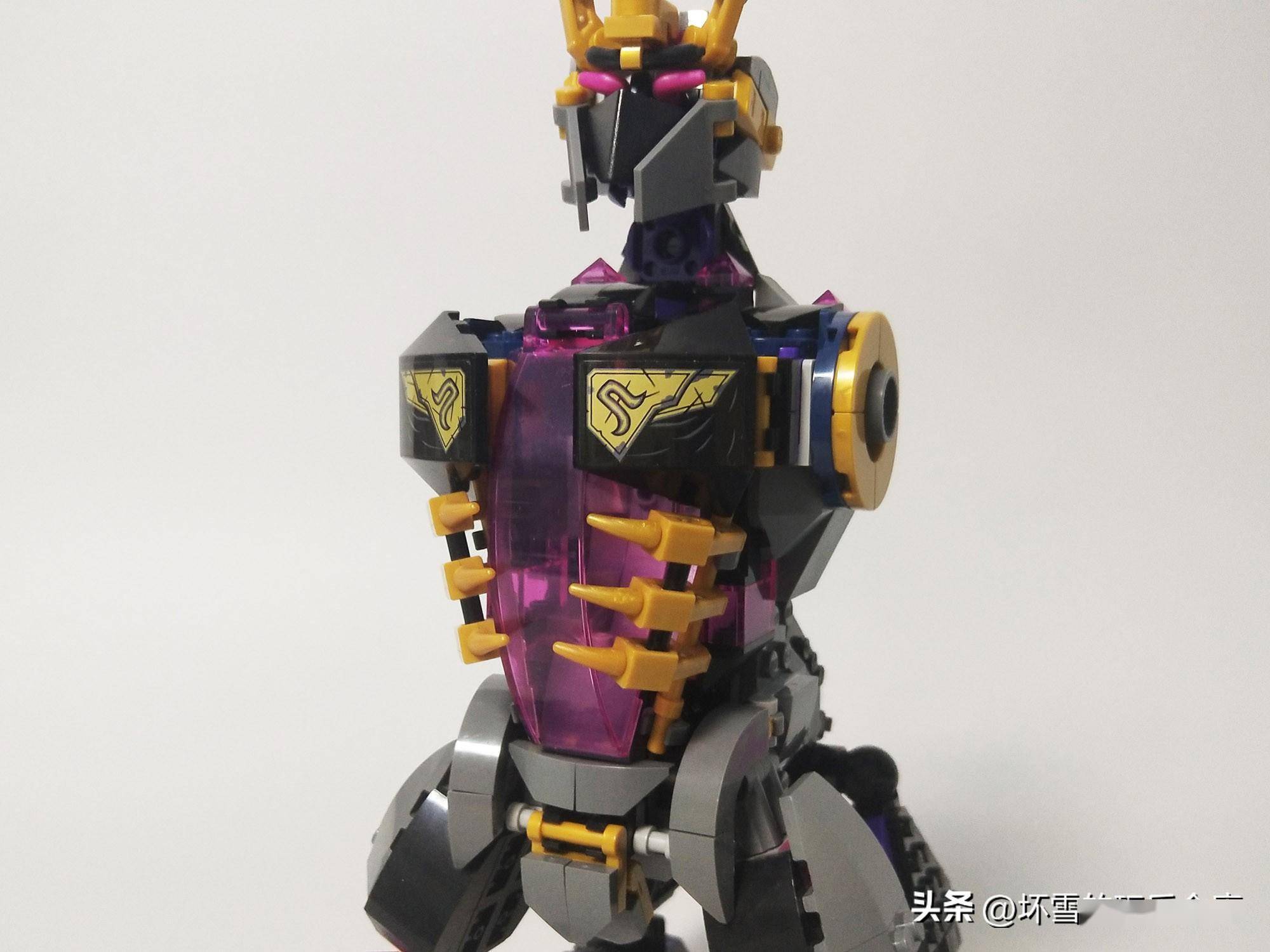 半人马造型的机甲:试玩乐高幻影忍者水晶之王机甲