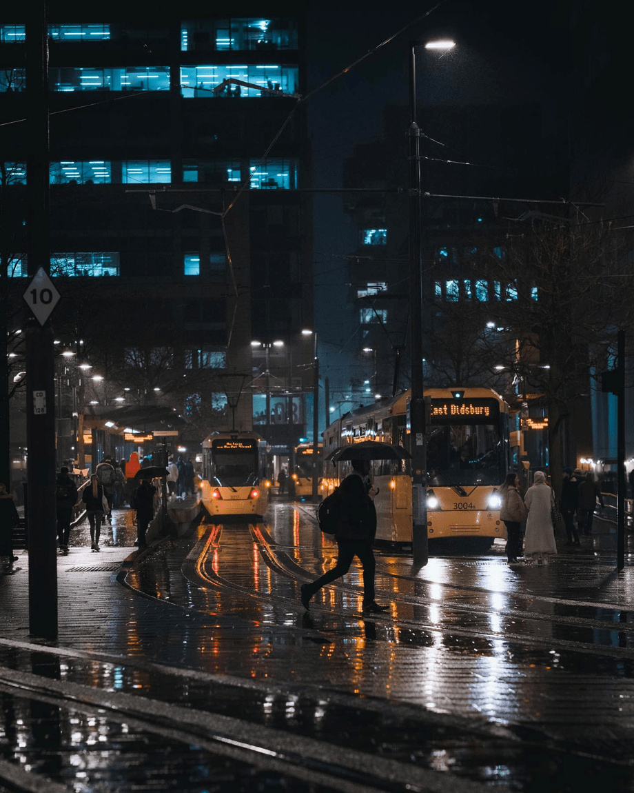 黑色下雨天图片唯美图片