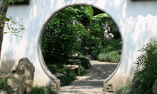 【中国读本里的魅力中国】苏州园林(1)——寓意美好的月亮门_they