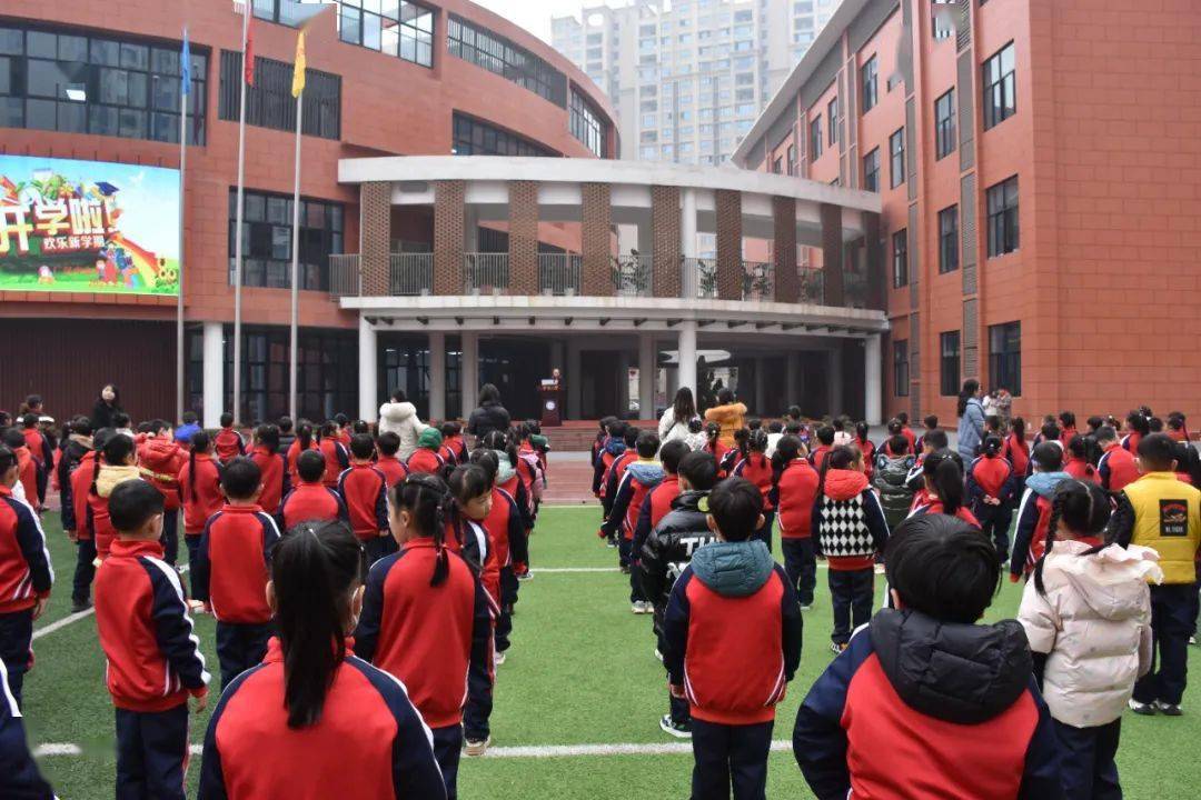 广汉市金雁小学图片图片