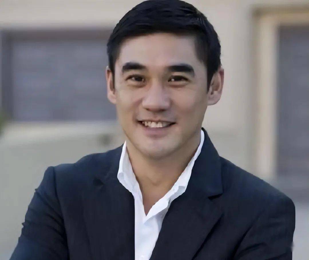 被画成大花脸仍快乐,2岁女儿可爱像爸_吴大维_父女_爸爸