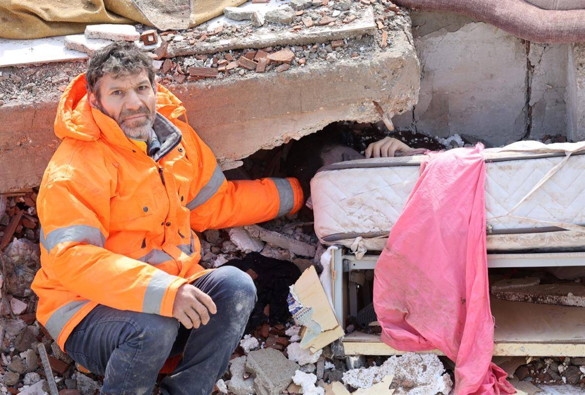 土耳其门将图尔卡斯兰地震中遇难