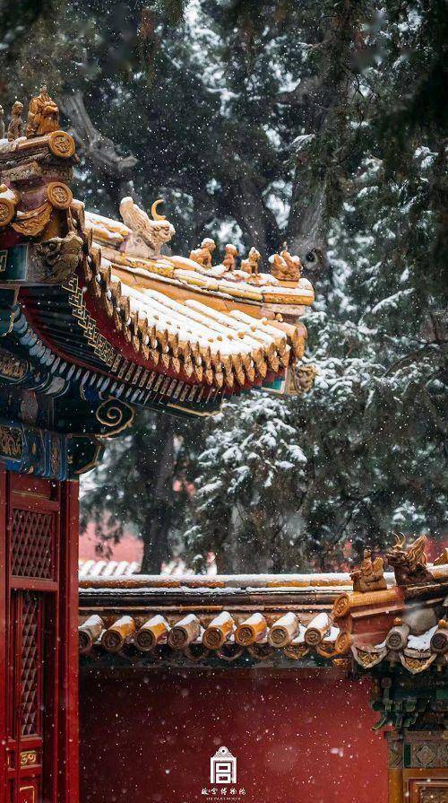 故宫系列文创,乾隆剪刀手比耶,各种花式表情包……看到了更会令你惊奇