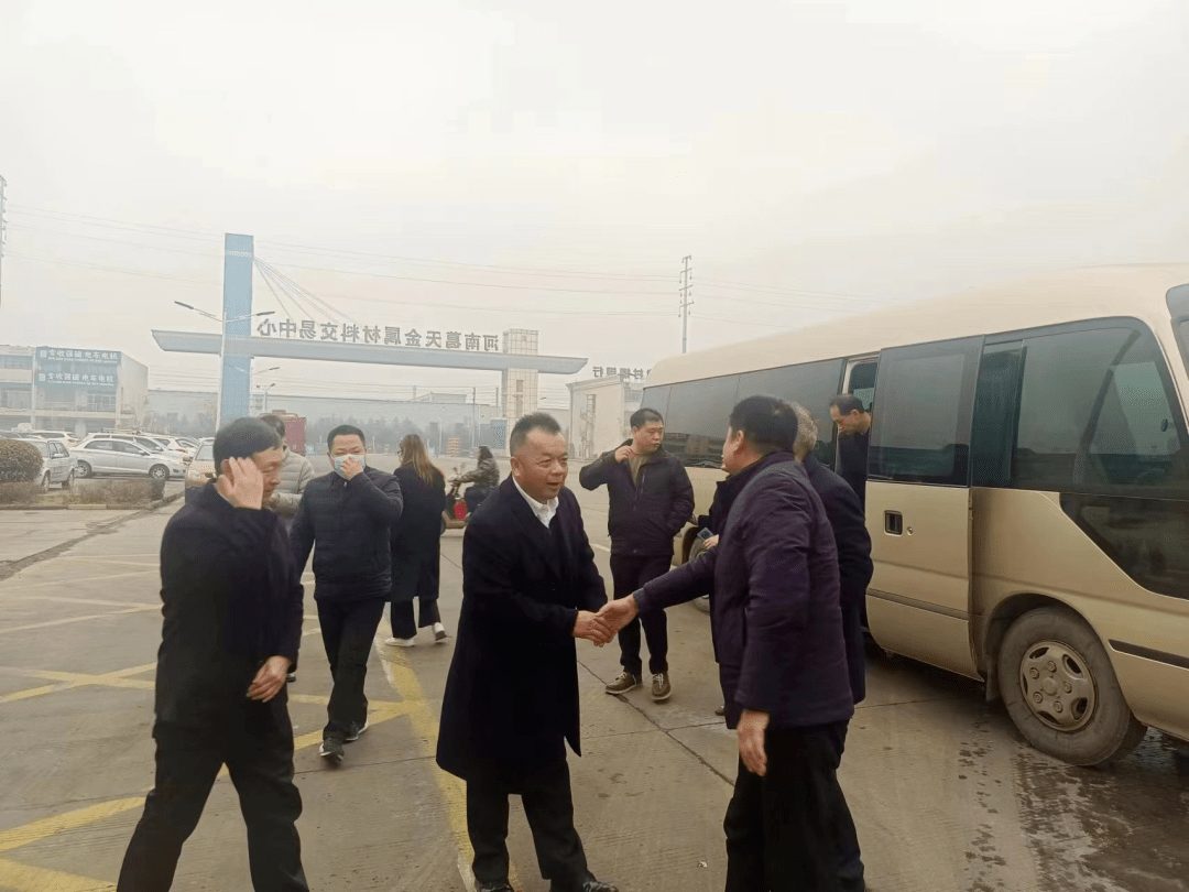 广西梧州国龙集团董事长郭家万到长葛循环经济产业园考察