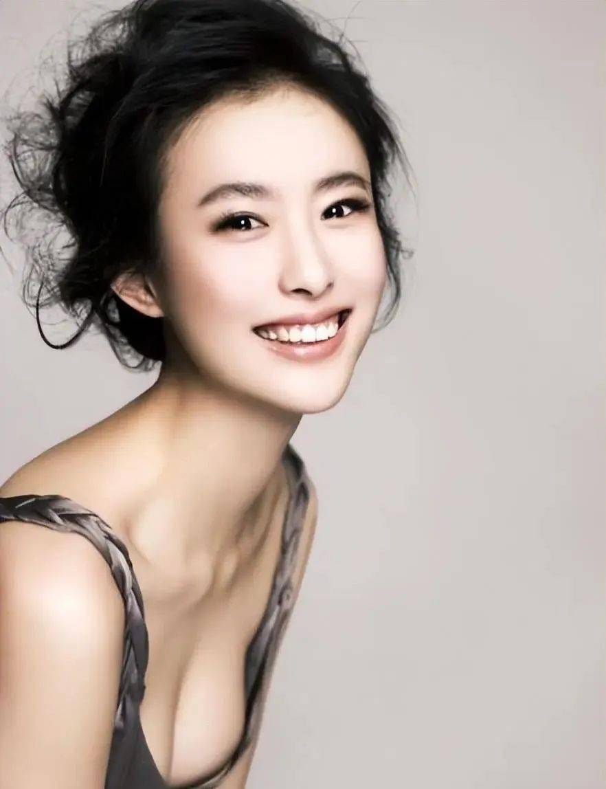 兽兽 第一车模“兽兽”遭摄影师男友报复，丑闻全网皆知，后来怎么样了？_手机搜狐网