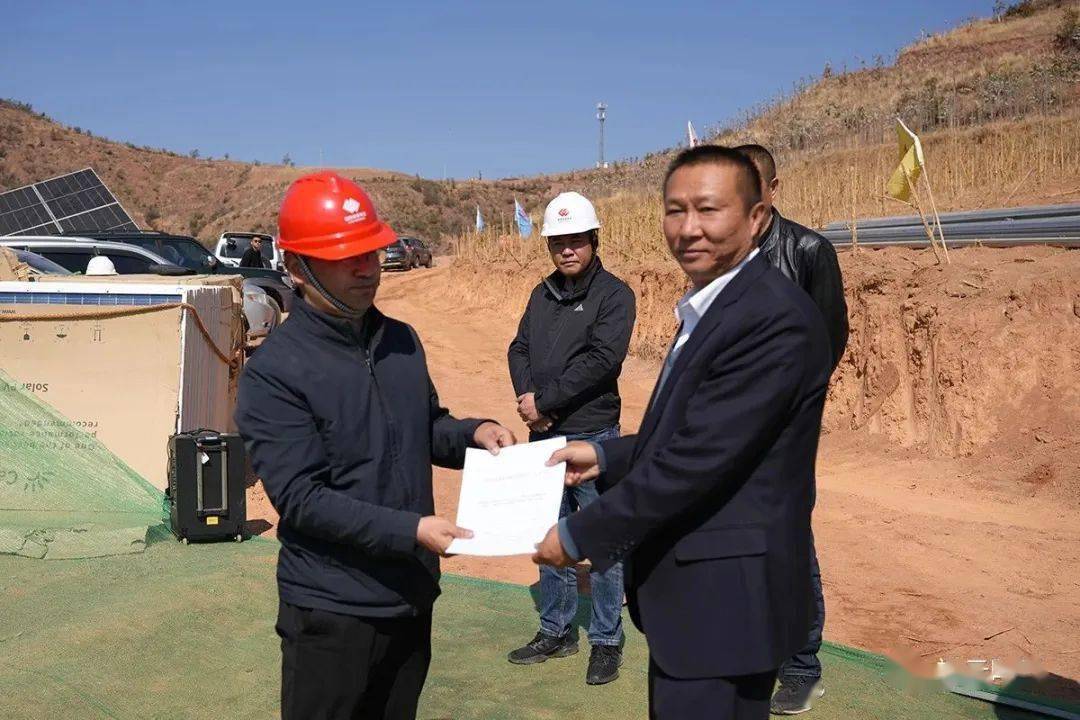 县委书记王远,县委常委,县委办公室主任段朝章,县委常委,副县长马荣坚