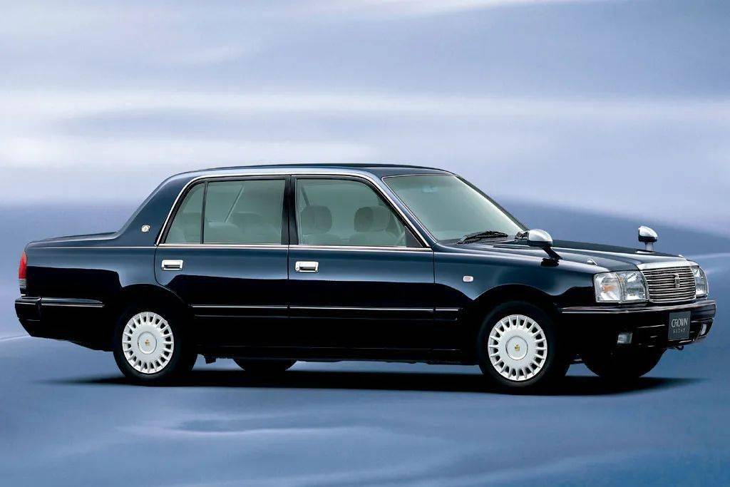 完美诠释什么叫开不坏的丰田,tlv的丰田皇冠comfort和sedan模型试玩