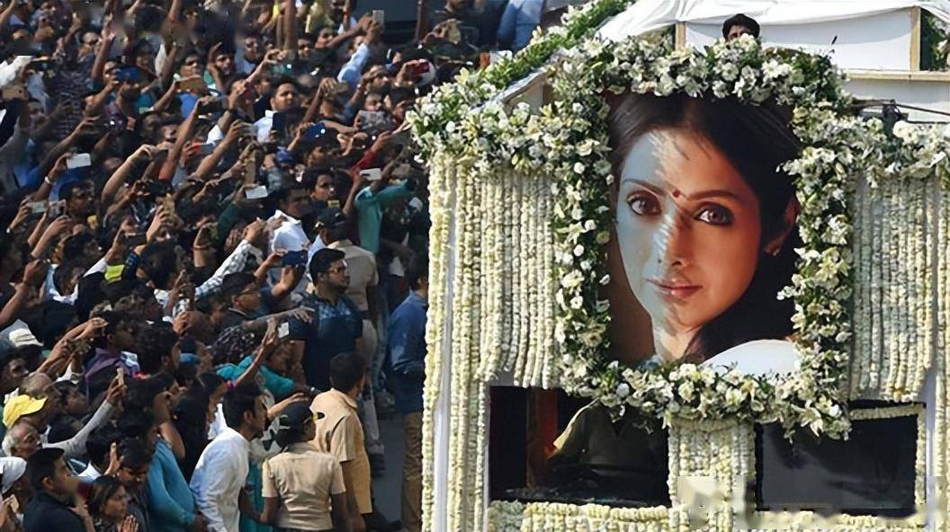 印度死去的明星葬礼图片