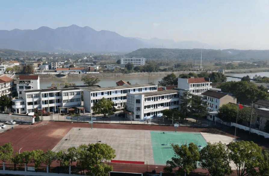 嵊州市中小学体育场地向社会恢复开放_教学_时间_赵钰琨