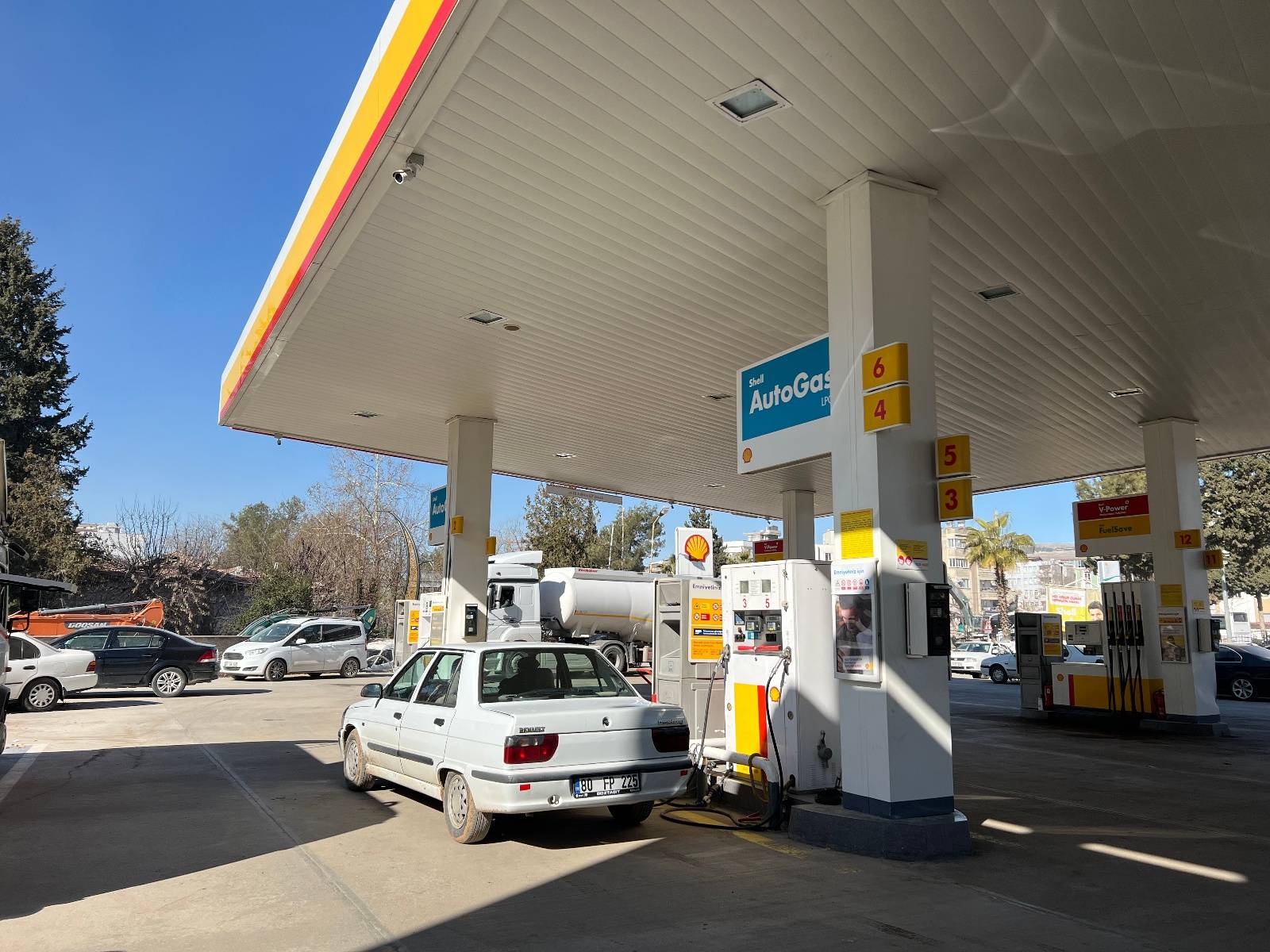 阿德亚曼的一家加油站.