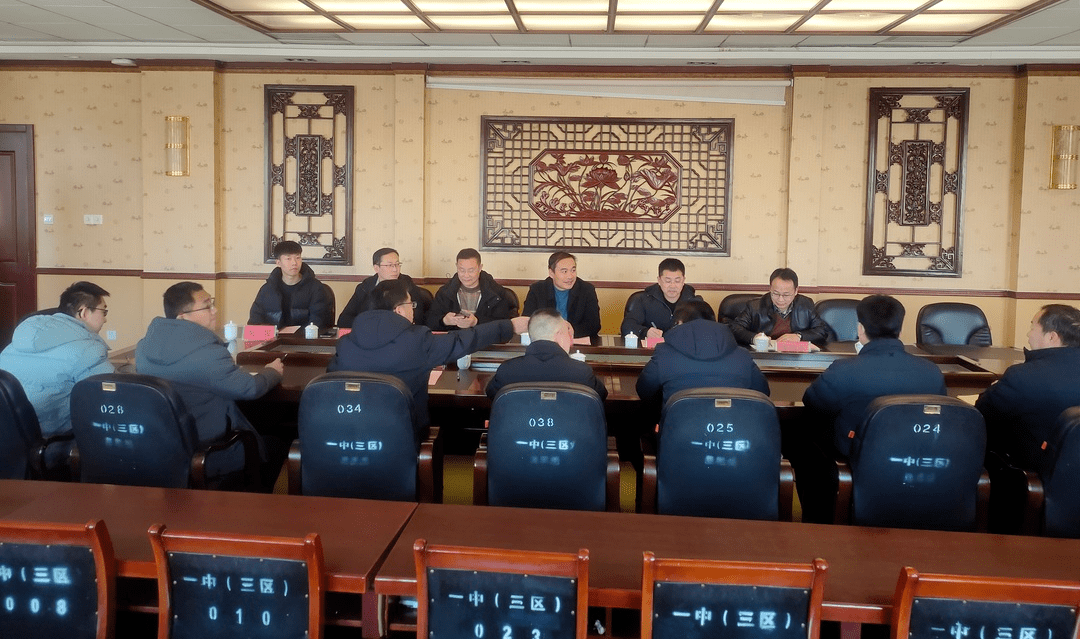 2月15日下午,潍坊市一中一行6人在张年勇校长带领下来广饶一中考察