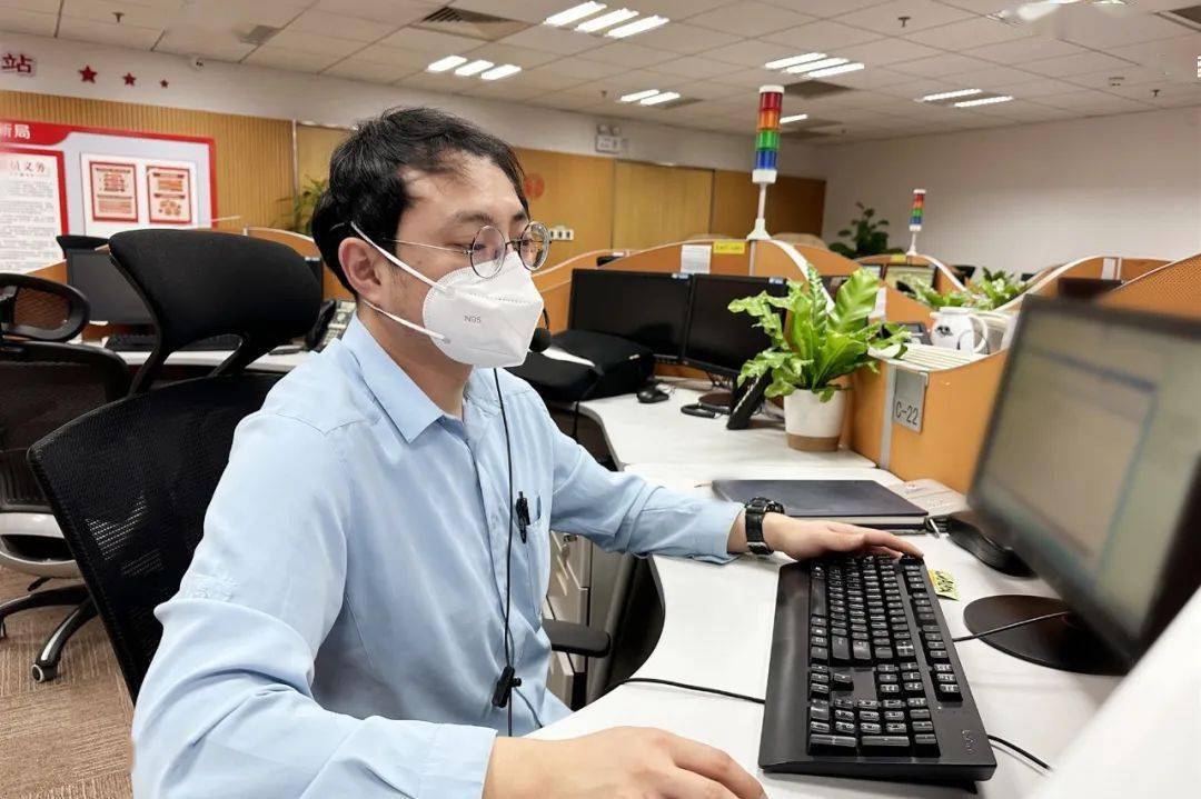 一天接听3700余个电话是什么体验？(外卖员一个月话费多少)