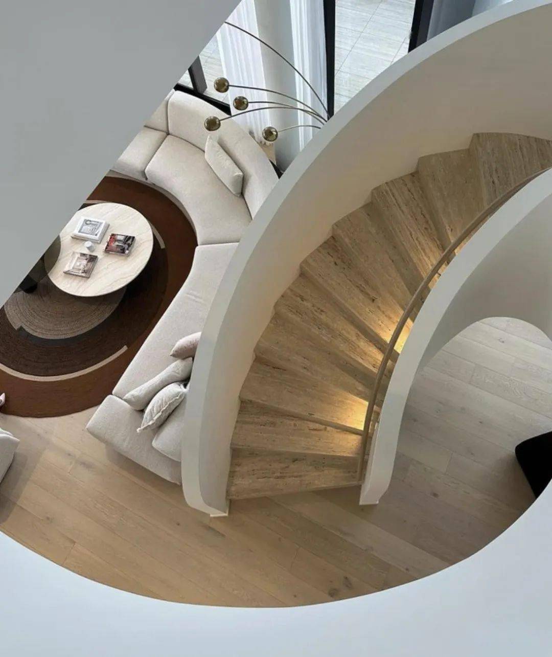 名媛孙芸芸移居澳洲花4300万买面海豪宅吃海鲜晒太阳生活惬意