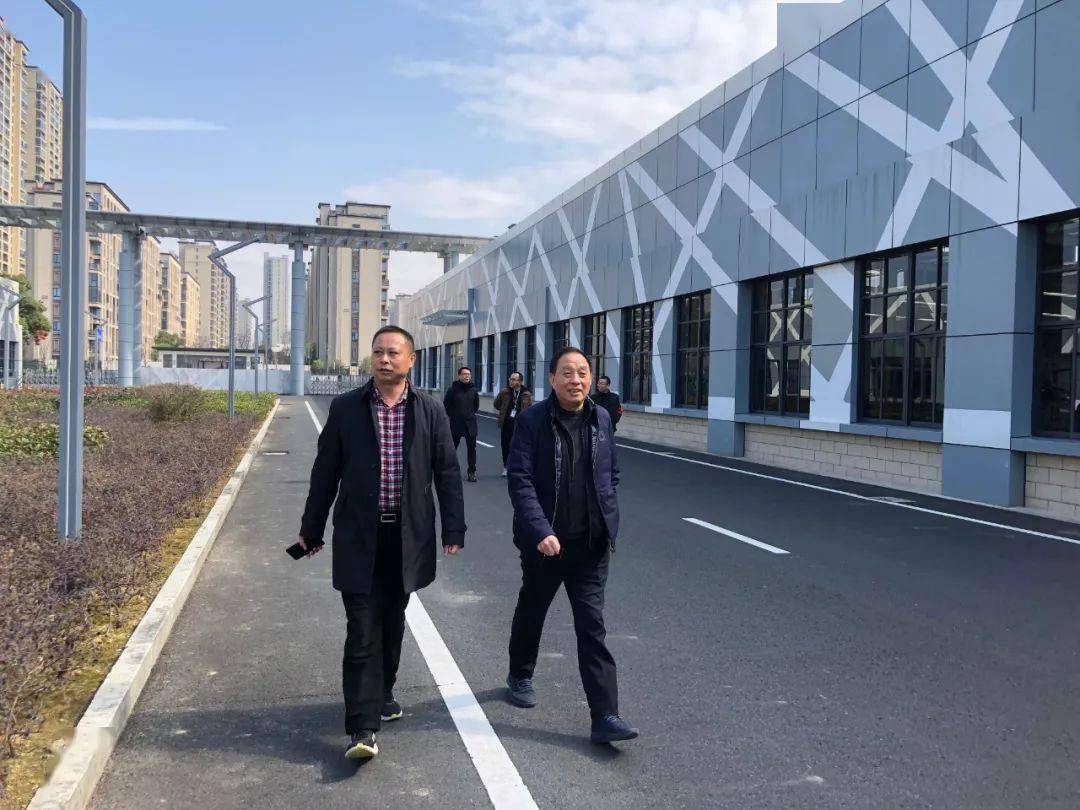 市教育局党委副书记刘有文一行深入部分学校开展常态化安全检查_校园